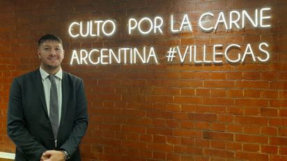 Julián Dubilet es el gerente de Villegas Restó & Grill. El restaurante recibe a grupos y tiene condiciones especiales para agencias de viajes.