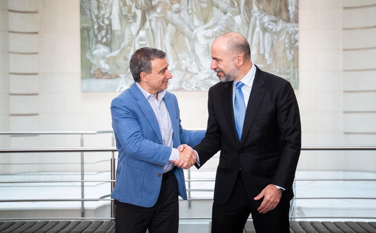 Fabián Lombardo y Dara Khosrowshahi sellaron el acuerdo de cooperación entre Aerolíneas Argentinas y Uber.