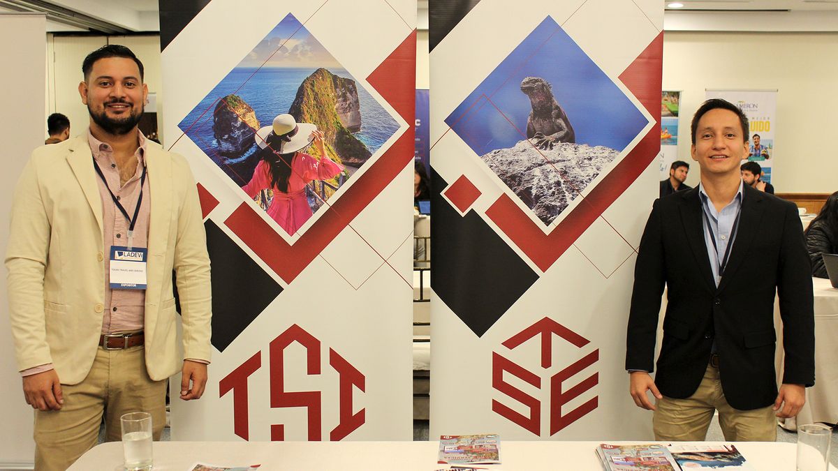 Douglas Soto, ejecutivo comercial de la mayorista y tour operador Tour & Services Ecuador, y Álex Pacheco, jefe de Ventas. 