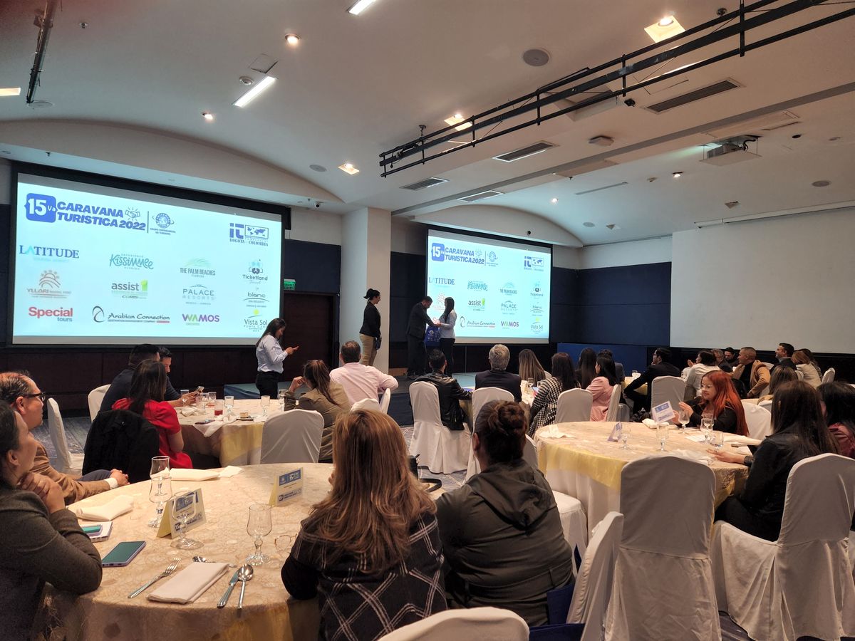 Caravana de promoción de Universal Group en Colombia.