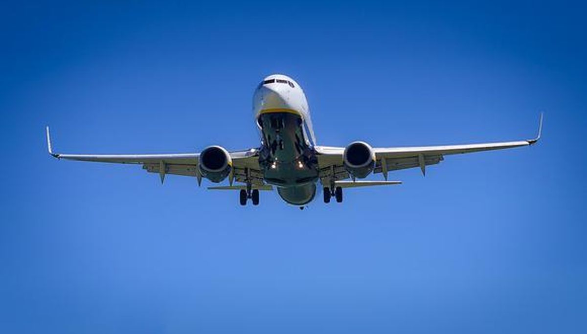 A pesar de la alerta de aerolíneas, el Minem indicó que Perú tiene combustible de transporte aéreo para más de 10 días. - Ladevi Medios y Soluciones A pesar de la alerta de aerolíneas, el Minem indicó que Perú tiene combustible de transporte aéreo para más de 10 días.