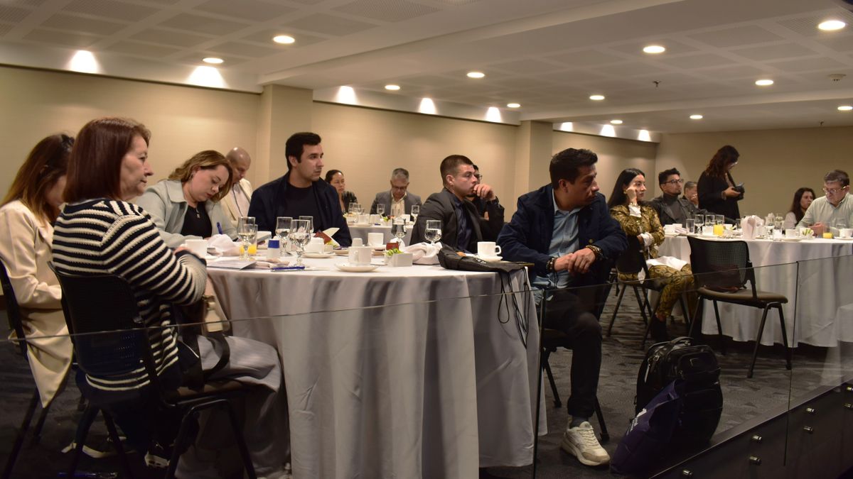 Representantes de agencias de viajes y aliados estratégicos compartieron el cierre de la caravana de Grupo VDT en Bogotá.