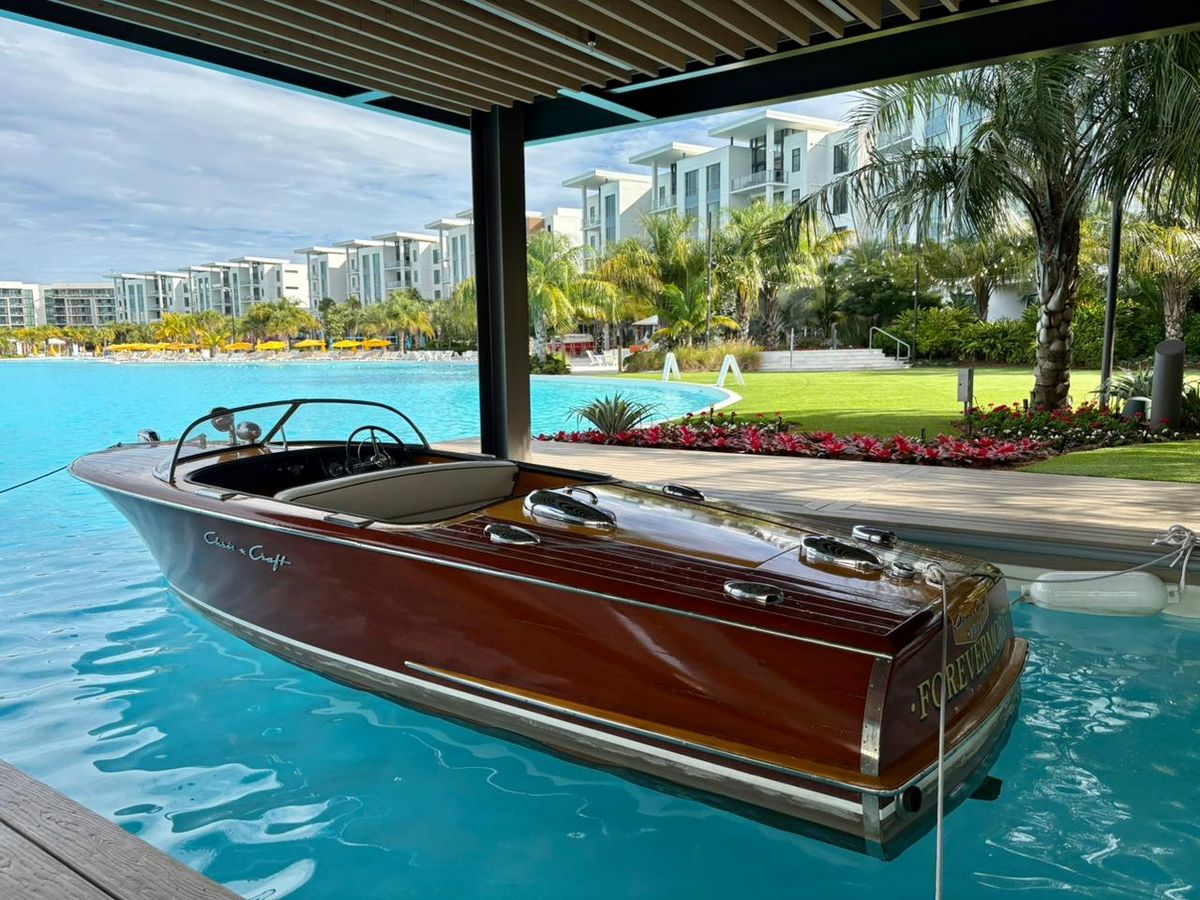 Dentro del mismo complejo opera el Conrad Orlando by Hilton. Dentro del mismo complejo opera el Conrad Orlando by Hilton.