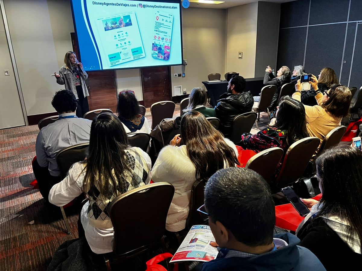 Ladevi Workshop: Disney Destinations realizó una capacitación con las novedades sobre parques temáticos y las nuevas formas de acceso para los visitantes. - Ladevi Medios y Soluciones Ladevi Workshop: Disney Destinations realizó una capacitación con las novedades sobre parques temáticos y las nuevas formas de acceso para los visitantes.