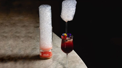 Bares: en Paradiso la experiencia está liderada por Giacomo Giannotti y Margarita Sader cuyos tragos son cuidadosamente elaborados y servidos en extravagantes vasos.