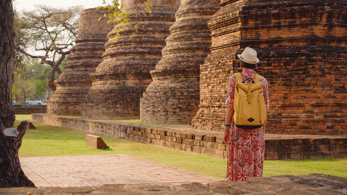 Tailandia deslumbra con sus paisajes exóticos, templos majestuosos y playas de ensueño, ideales para explorar en la época adecuada.