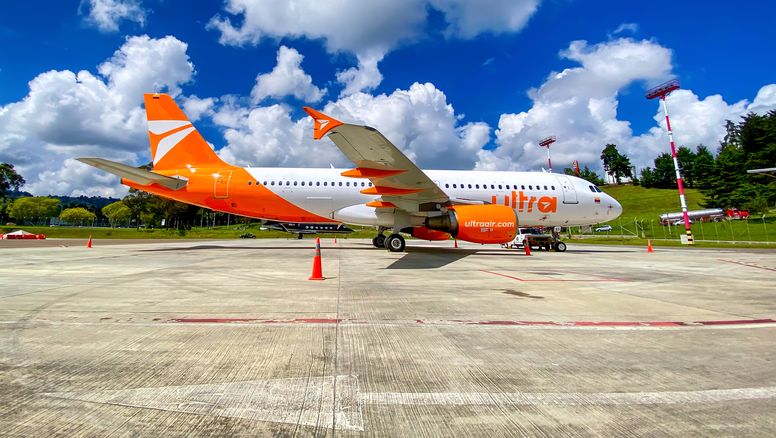 El Ministerio de Transporte radicó una denuncia en la Fiscalía contra los representantes legales y miembros de la junta directiva de Ultra Air por estafa agravada, ofrecimiento engañoso de productos, entre otros delitos.