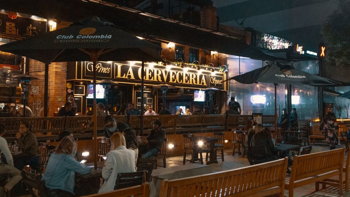 Algunos barrios de Bogot&aacute; son conocidos por su ambiente festivo y su variedad de bares y discotecas.