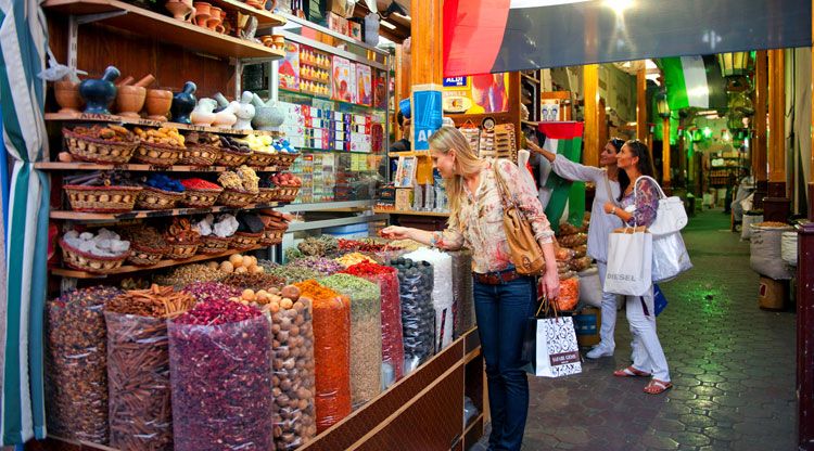 Para comprar productos típicos, nada mejor que los tradicionales souks.