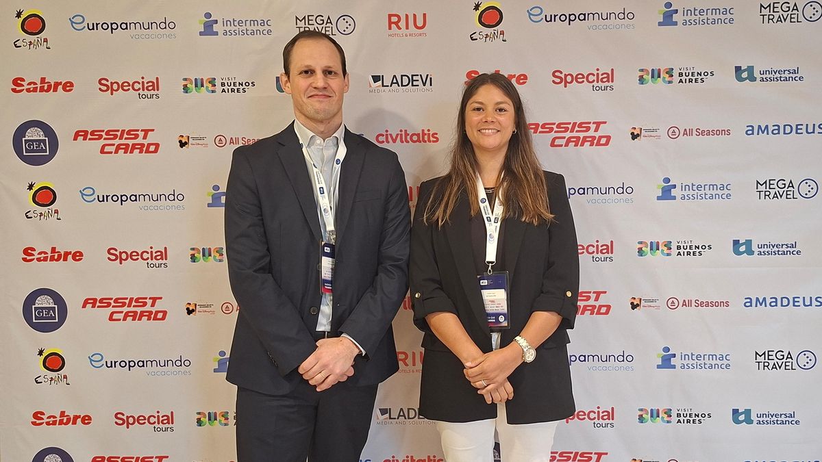Roberto Klopsch y Josefina Luque de Visit Buenos Aires presentes en la 4° Convención del Grupo GEA en Perú. - Ladevi Medios y Soluciones Roberto Klopsch y Josefina Luque de Visit Buenos Aires presentes en la 4° Convención del Grupo GEA en Perú.