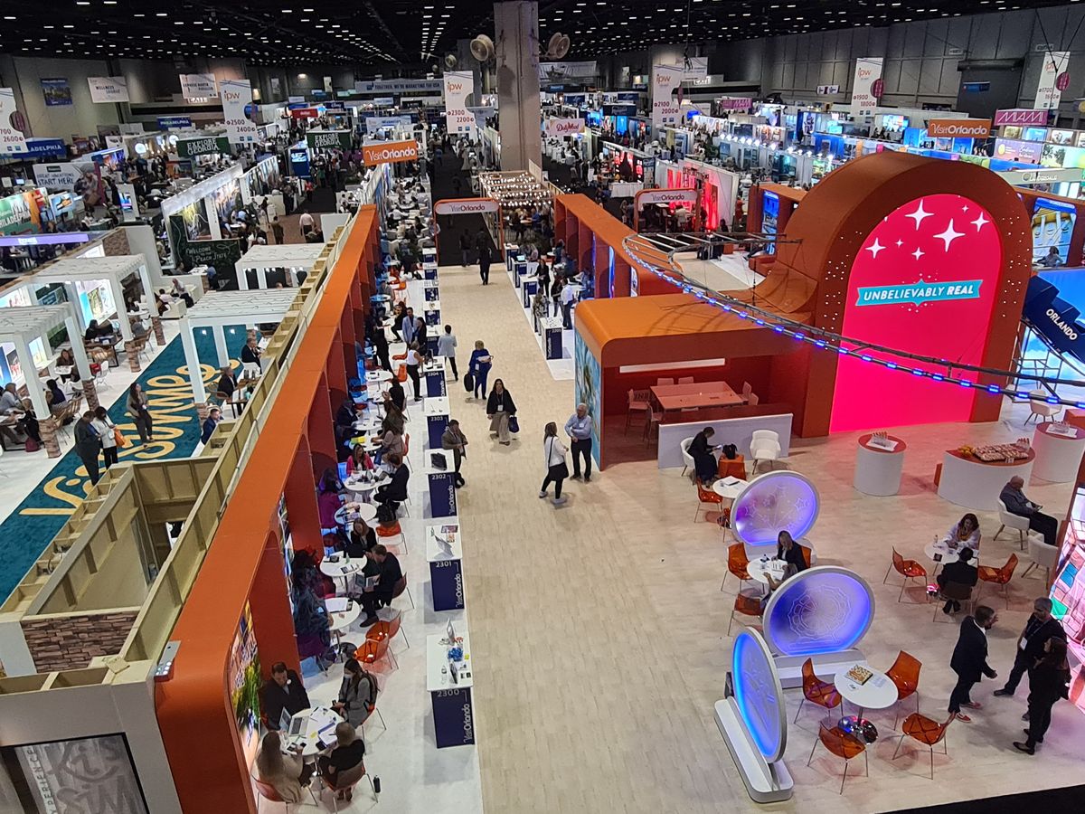 Vista panorámica de un sector del Brand USA Marketplace de IPW 2022.