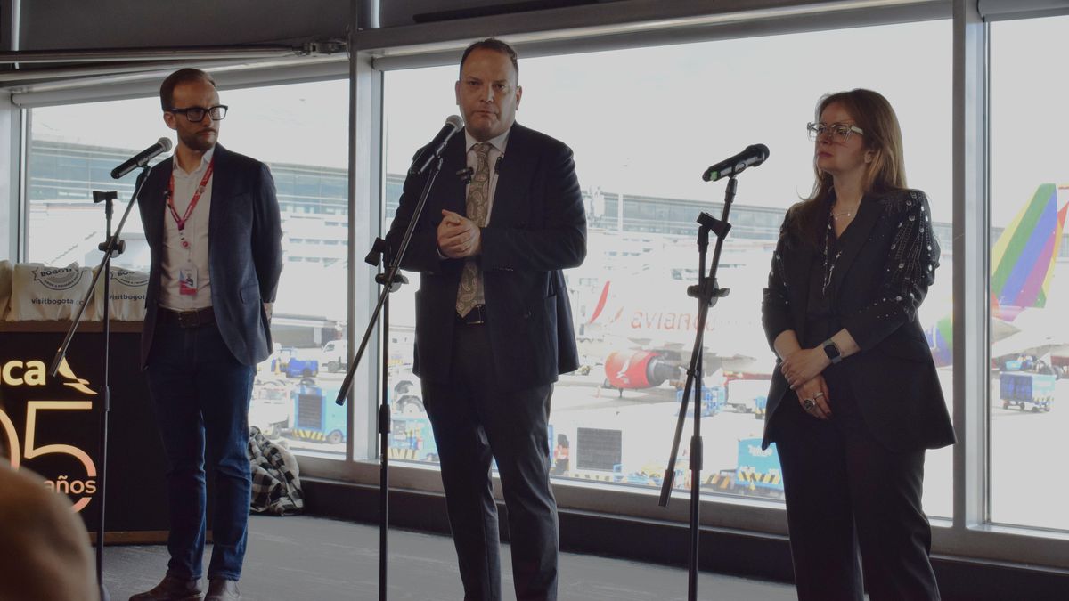 Felipe Gómez, vicepresidente de Asuntos Públicos y Sostenibilidad de Avianca; Andrés Santamaría, director del IDT de Bogotá y Natalí Leal, gerente general de Opain.