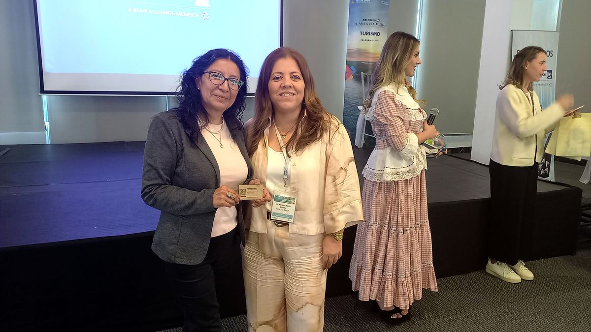 Empresarios de Santa Marta entregaron premios a las agencias de viajes presentes, en evento de ProColombia.