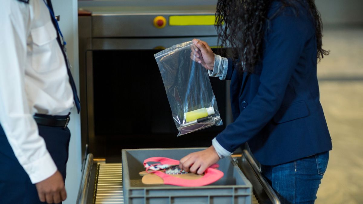 Prohíben en aeropuertos ingreso de productos de cerdo desde Europa por Peste Porcina.