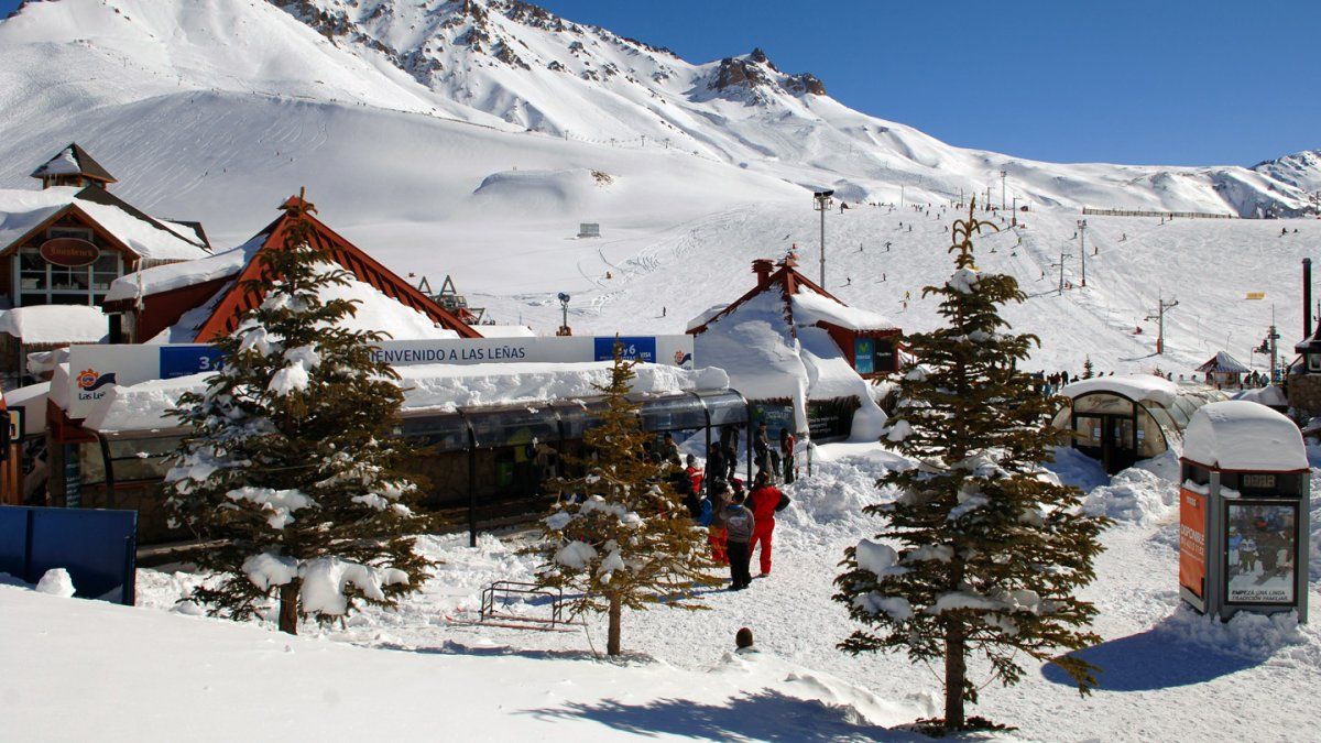 Vacaciones de invierno: Las Leñas en Mendoza es considerado el centro de esquí más alto del país.