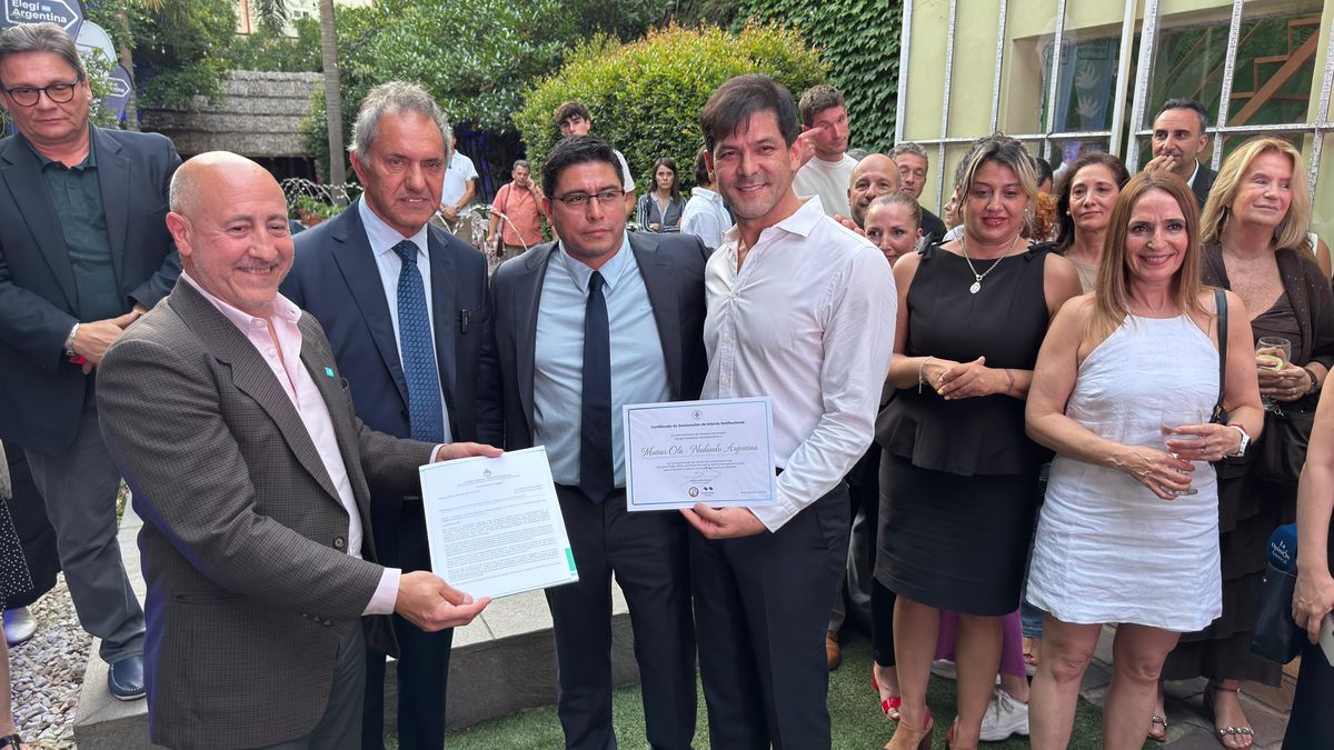Funcionarios presentes en la presentación de Santa Cruz como sede del campeonato, entre ellos, Daniel Scioli.