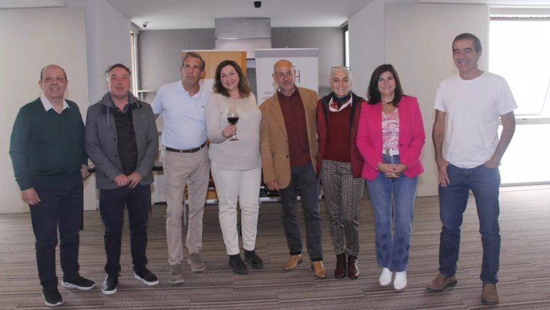 La gastronomía merece también ocupar ese papelfundamental. Tenemos muchos espacios dignos de desarrollarse, de ser conocidos,de visitarse”, expresó agregó María Sance, vicepresidenta de AEHG Mendoza.