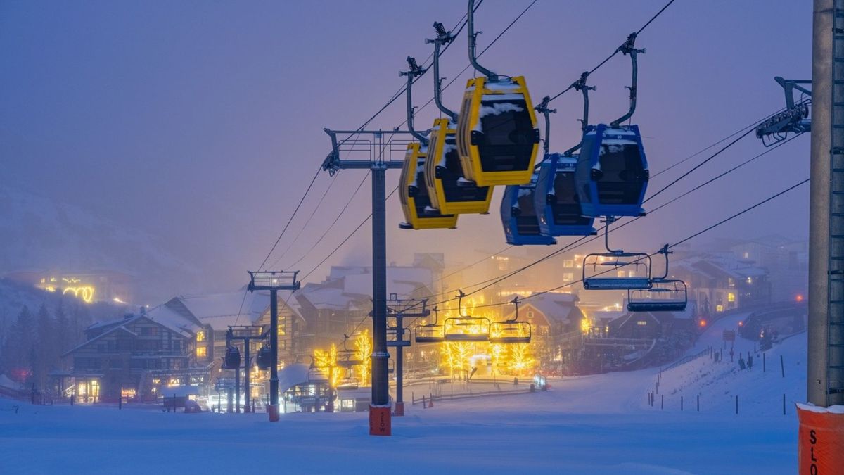 Las calles de Aspen Snowmass lucen pinceladas por una capa suave y esponjosa de nieve.