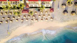 El agua turquesa característica del Caribe está presente en todas las playas de la isla