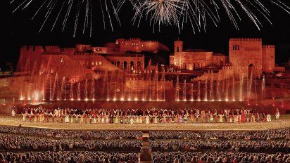 Fotografía del parque Puy du Fou España en temporada festiva.
