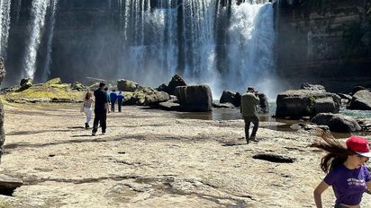 El salto principal del río Laja, reconocido como una postal característica de la zona tiene una altura de 35 metros.