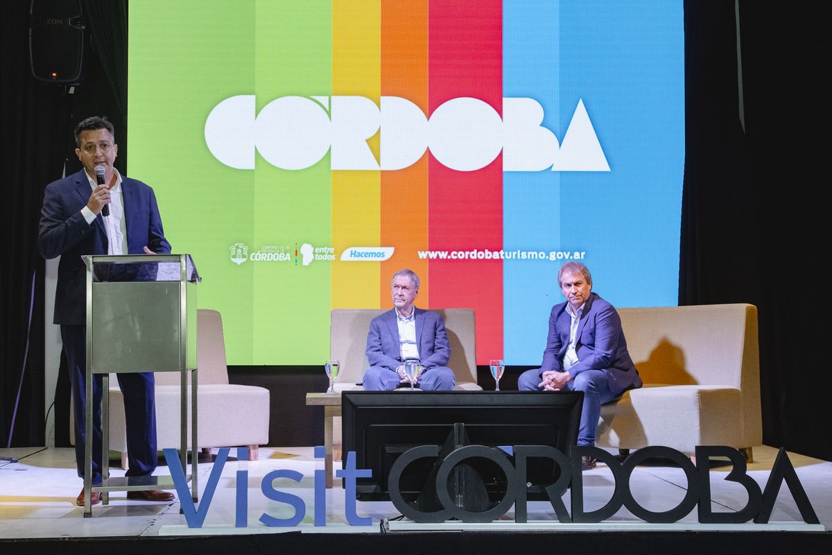 Visit Córdoba: el plan de marketing turístico internacional fue presentado oficialmente por Juan Schiaretti, gobernador, Alejandro Lastra, presidente de la Agencia Córdoba Turismo, y Fernando Desbots, vicepresidente de la Cámara de Turismo de Córdoba.
