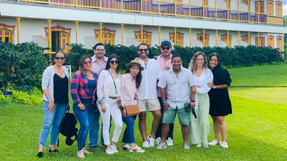 Ronny Rosales, CEO de Ideas Jourey, junto a Wedding Planners en el Hotel Mocawa Resort (Quindío, Colombia).