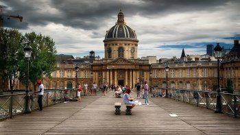 El París de Rayuela nos lleva a descubrir la ciudad y su historia junto a Julio Cortázar.