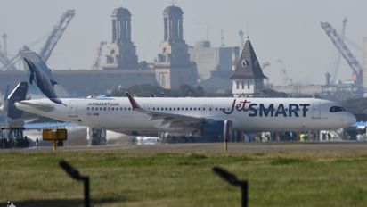 JetSMART: el primer vuelo operado con su Airbus A321 de 240 plazas llegó desde Santiago.&nbsp;