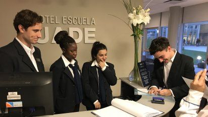 Los alumnos de UADE tienen la posibilidad de “aprender haciendo”. &nbsp;