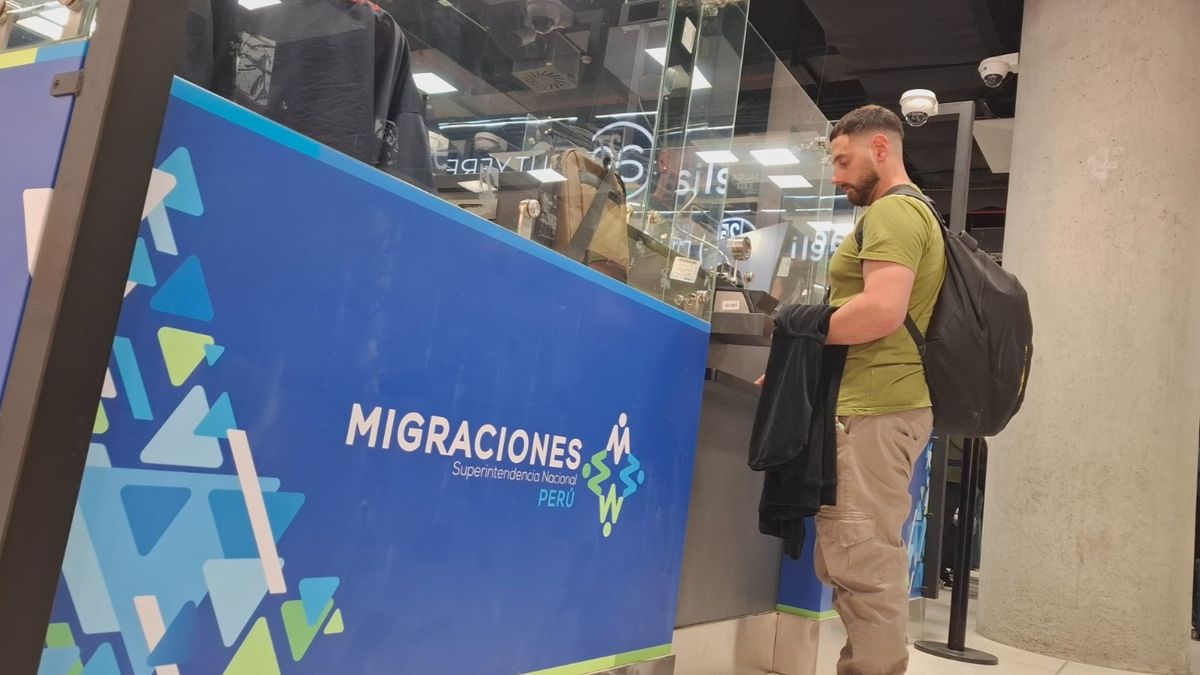 Ciudadanos peruanos realizaron trámites en Migraciones antes de partir hacia las sedes del Mundial 2026 en Estados Unidos, México y Canadá.