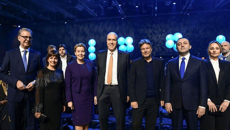 En la gala de presentación de ITB, estuvieron presentes personalidades de alto perfil de la política y la industria como el primer ministro de Georgia, Irakli Garibashvili; el vicecanciller y ministro federal de Asuntos Económicos y Acción Climática, Robert Habeck; la alcaldesa de Berlín, Franziska Giffey; Julia Simpson, y el secretario general de la Organización Mundial del Turismo (OMT), Zurab Pololikashvili.