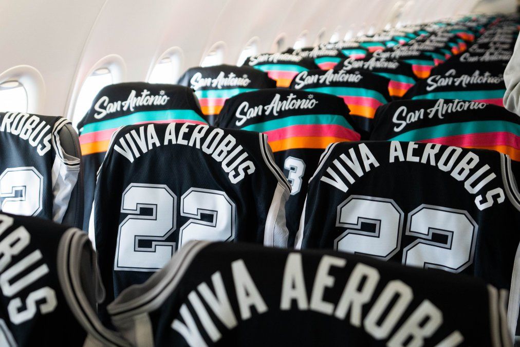 Viva Aerobus es el nuevo patrocinador de San Antonio Spurs.