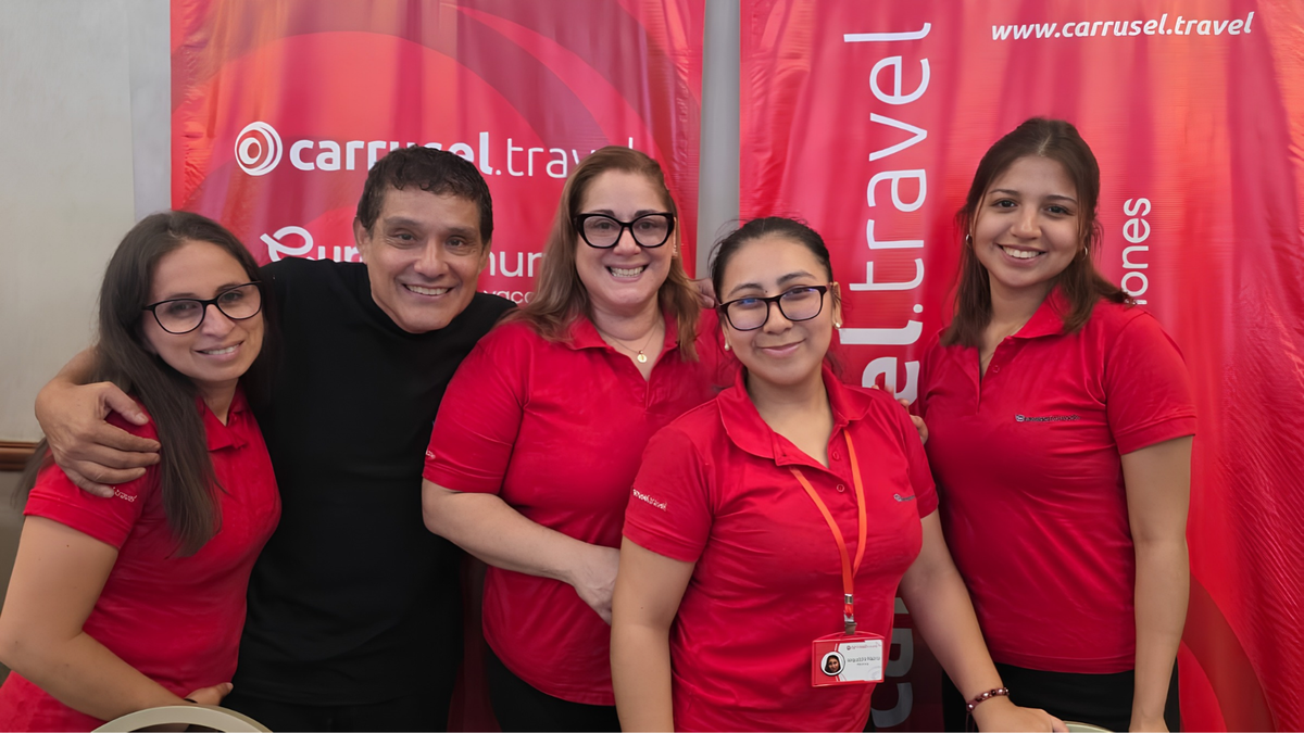 Europamundo Vacaciones representado por el equipo de Carrusel Travel: Cecilia Alayza, Oscar Luna, Elke Daum, Jacqueline Merino y Camila Córdova.