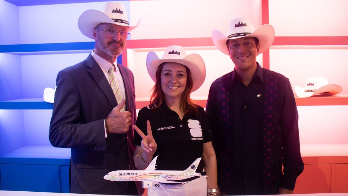 Autoridades de Nuevo León y Aeroméxico en el marco del Tianguis Turístico México 2024.