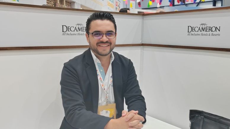 Aldo Martínez, director comercial de Decameron en el Tianguis Turístico 2025.