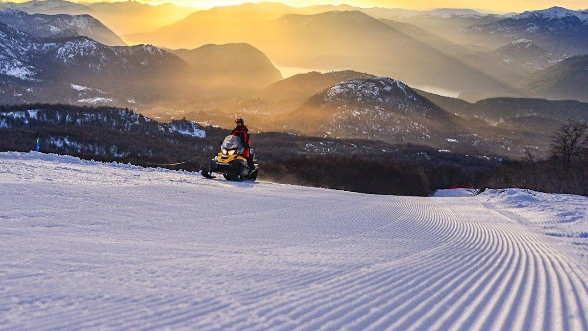 Durante Chapelco Sunset podrás esquiar al atardecer y bajo la luz de la luna. Enterate cuándo es y cómo sacar la entrada. Durante Chapelco Sunset podrás esquiar al atardecer y bajo la luz de la luna. Enterate cuándo es y cómo sacar la entrada.