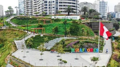El Parque Bicentenario en Miraflores, se destaca como una obra emblemática del paisajismo peruano.