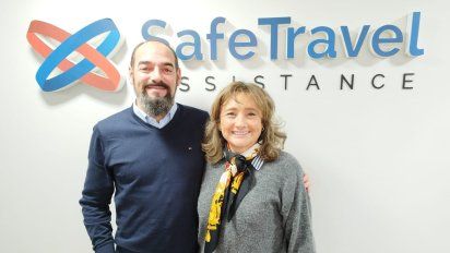 Pablo Marinetti, director comercial de Safe Travel Assistance; junto a Roxana Otero, gerente comercial para Chile de la compañía.&nbsp;