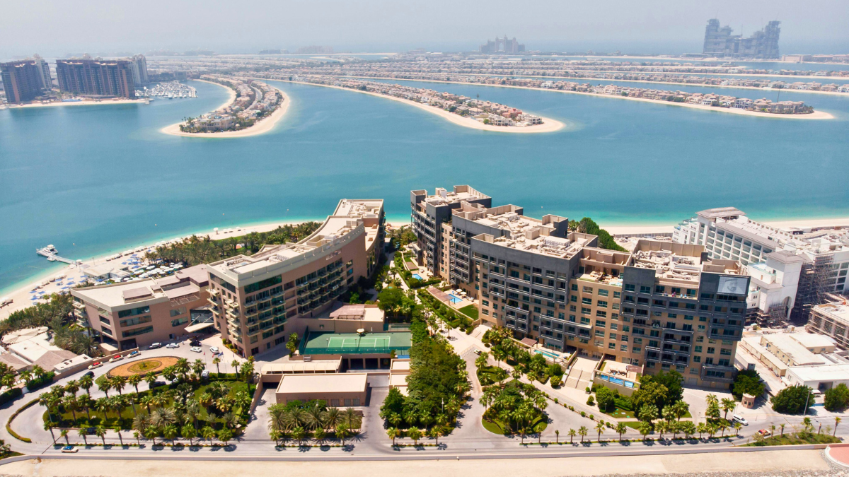 Palm Jumeirah son islas artificiales construidas en forma de palmera.