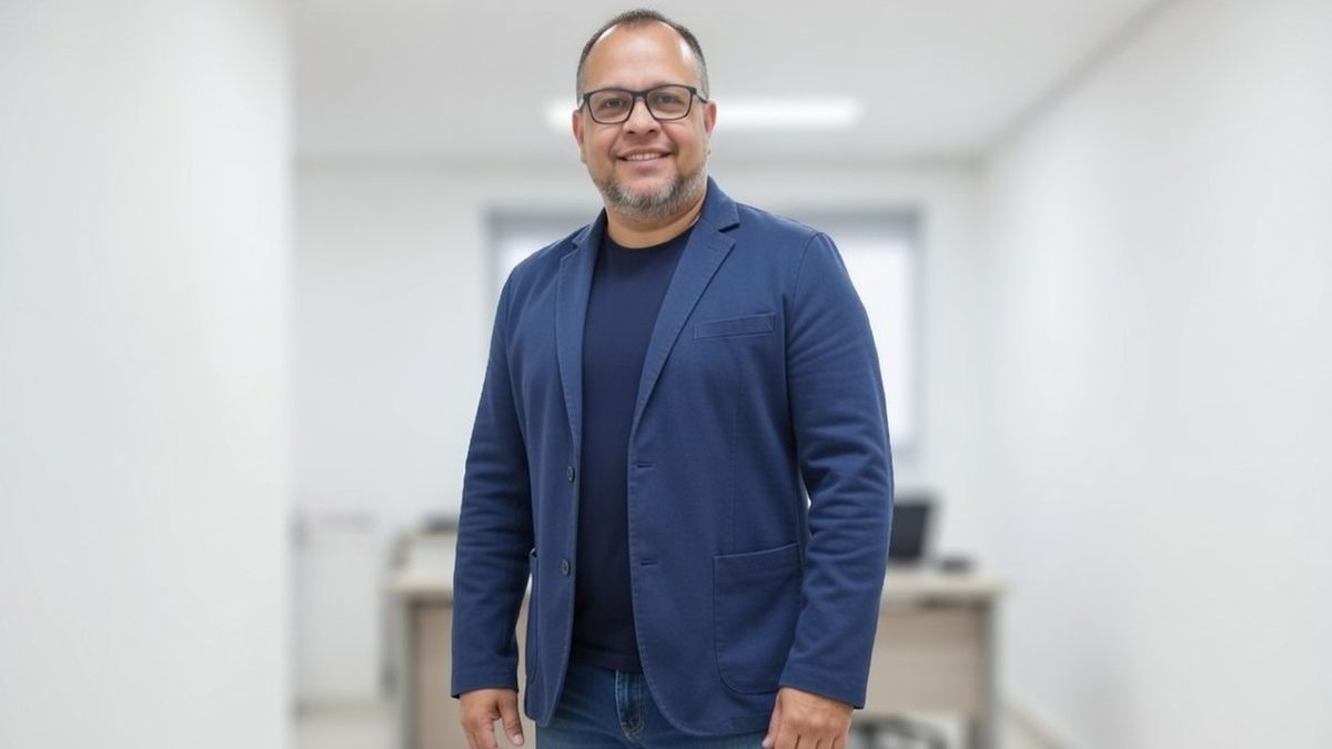 César Little, CEO y creador de Naxbi.