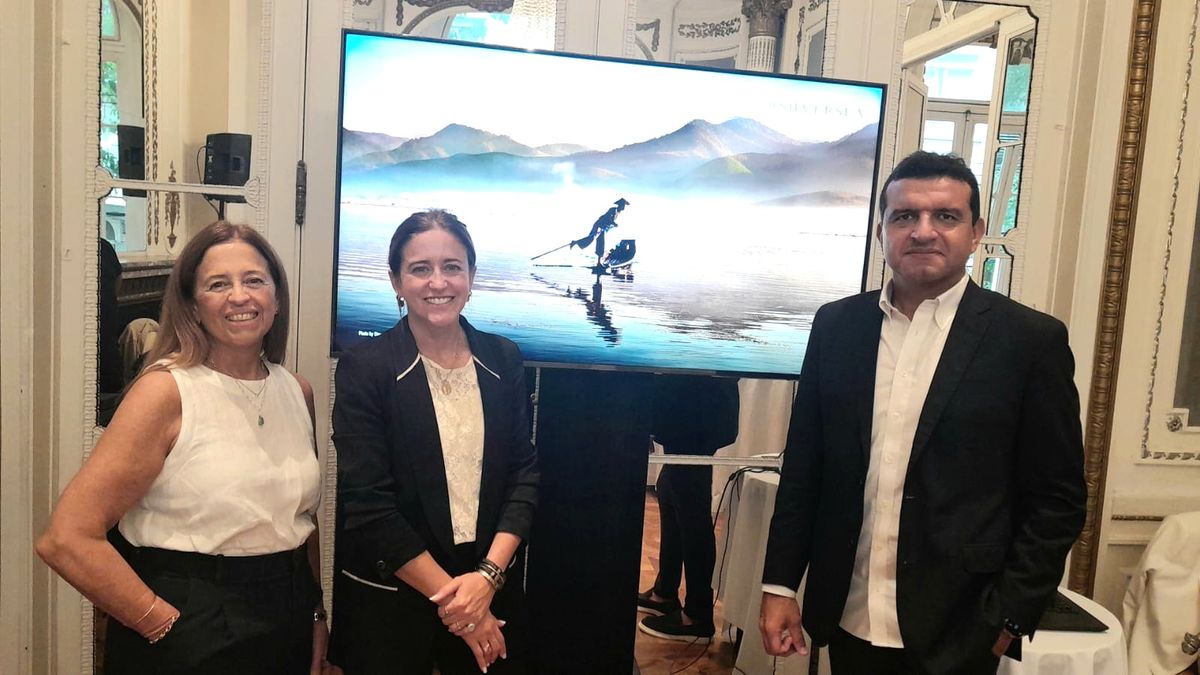 Silversea: Claudia Lamesa,&nbsp; Delfina Gorostiaga&nbsp; y Jean Saraiva al término del encuentro.