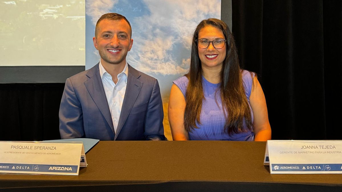 Pasquale Speranza y Joanna Tejeda en la presentación de la ruta Ciudad de México-Phoenix de Aeroméxico.