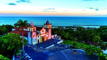 El estado de Pernambuco tiene algunas de las playas más hermosas de Brasil y una gran riqueza arquitectónica y cultural por descubrir.