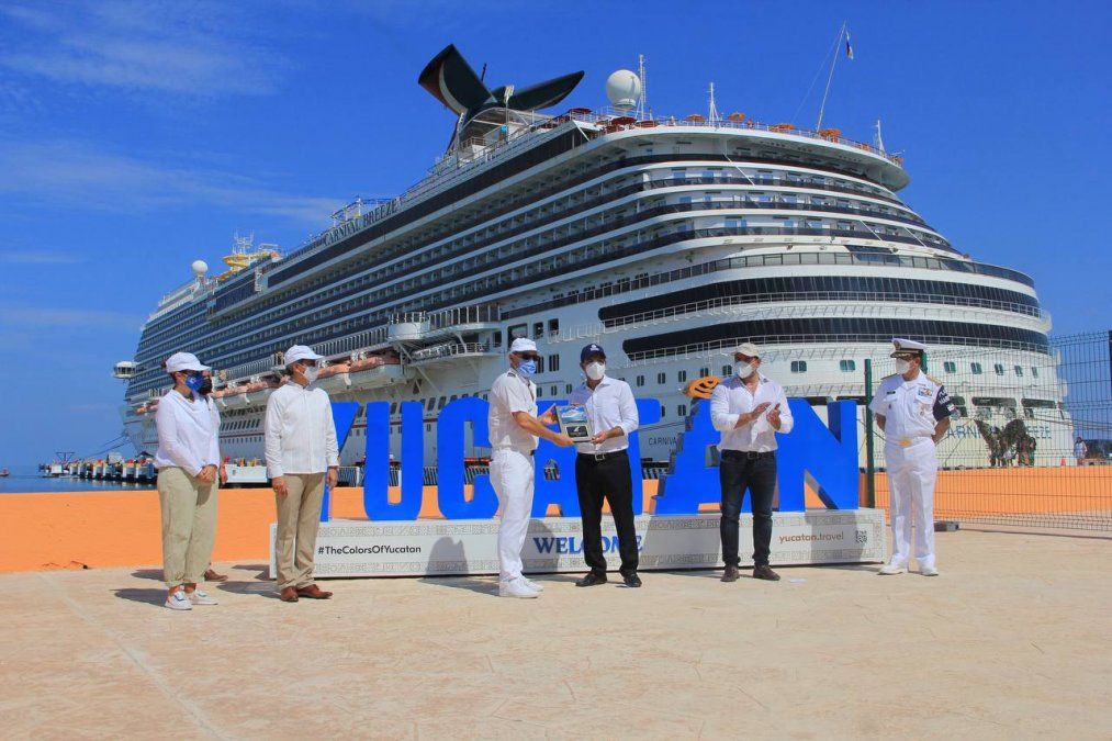 El tradicional intercambio de Placas Conmemorativas.