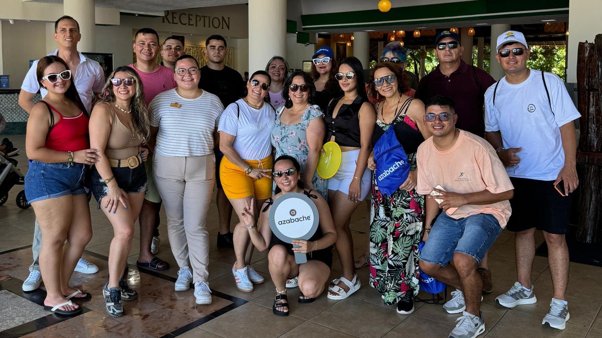 Agentes de viajes colombianos que disfrutaron del fam trip organizado por Azabache y Sandos en México.