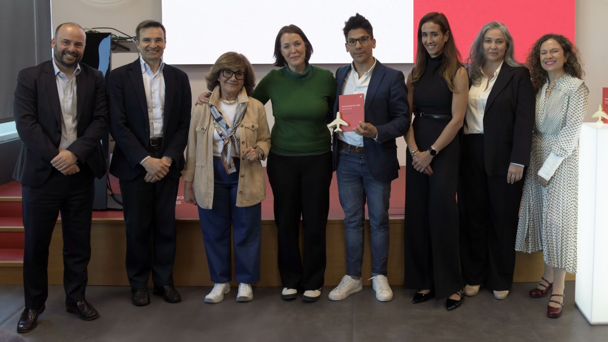 Los ejecutivos de Europamundo e Iberia al momento de la entrega de premios.