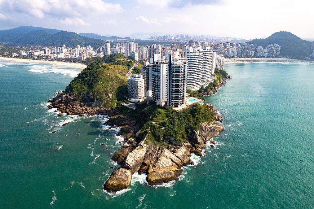 Guarujá sorprende con sus playas y propuestas para todos los gustos. Guarujá sorprende con sus playas y propuestas para todos los gustos.