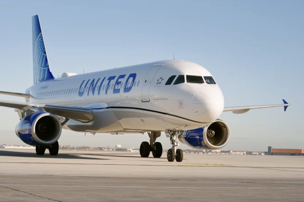 Las principales aerolíneas estadounidenses que transportaron pasajeros en vuelos internacionales de enero a abril de 2024 fueron American Airlines y United Airlines.