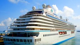 Como parte del fortalecimiento del turismo de cruceros en Manta, el Silver Ray llegó al puerto el 28 de enero de 2025, con 1.200 turistas desde Bahamas.